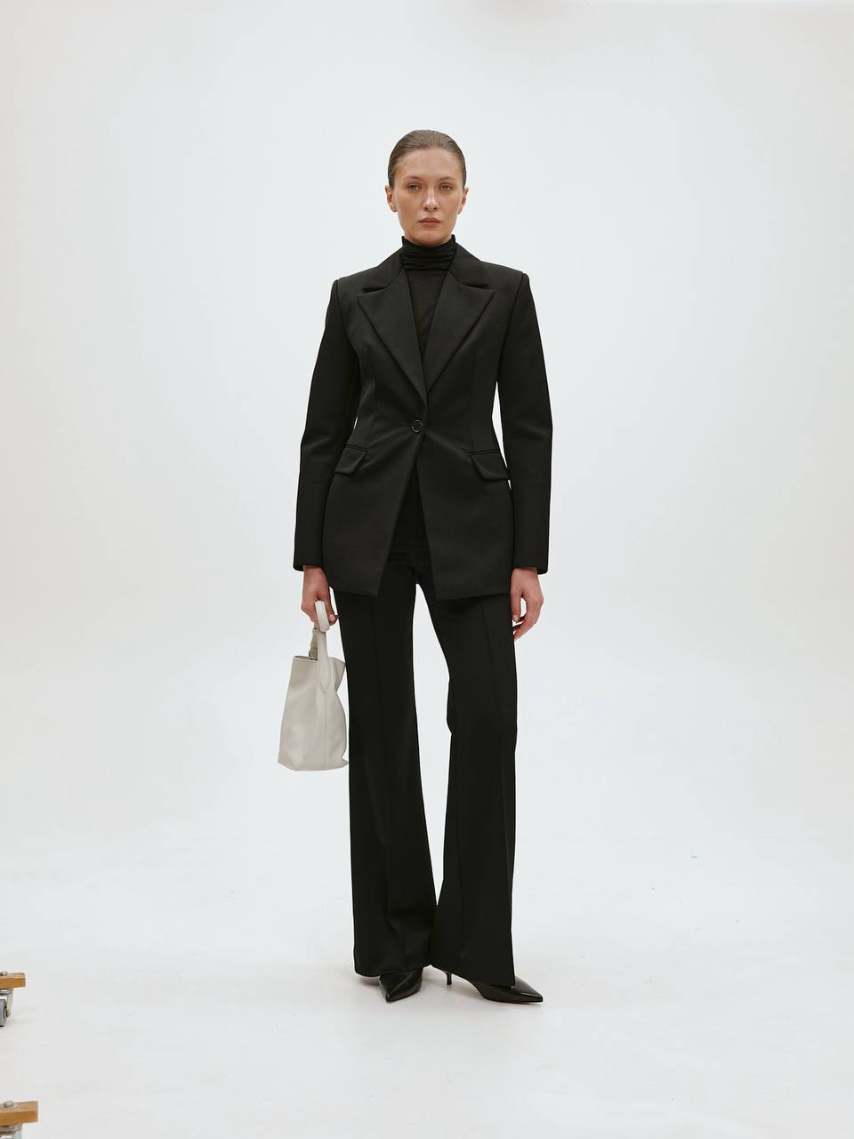 STRUCTURED WOOL BLAZER